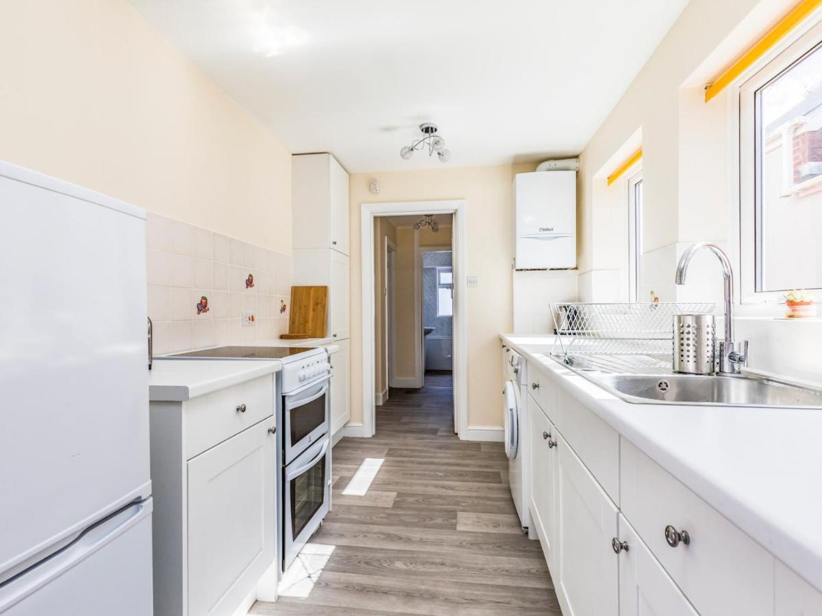 Pass The Keys Lovely Ground Floor Flat With Large Garden Чичестър Екстериор снимка