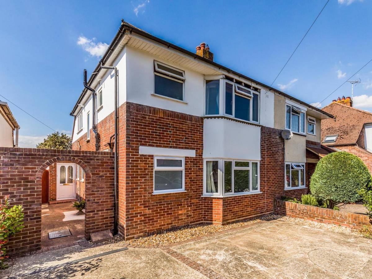 Pass The Keys Lovely Ground Floor Flat With Large Garden Чичестър Екстериор снимка