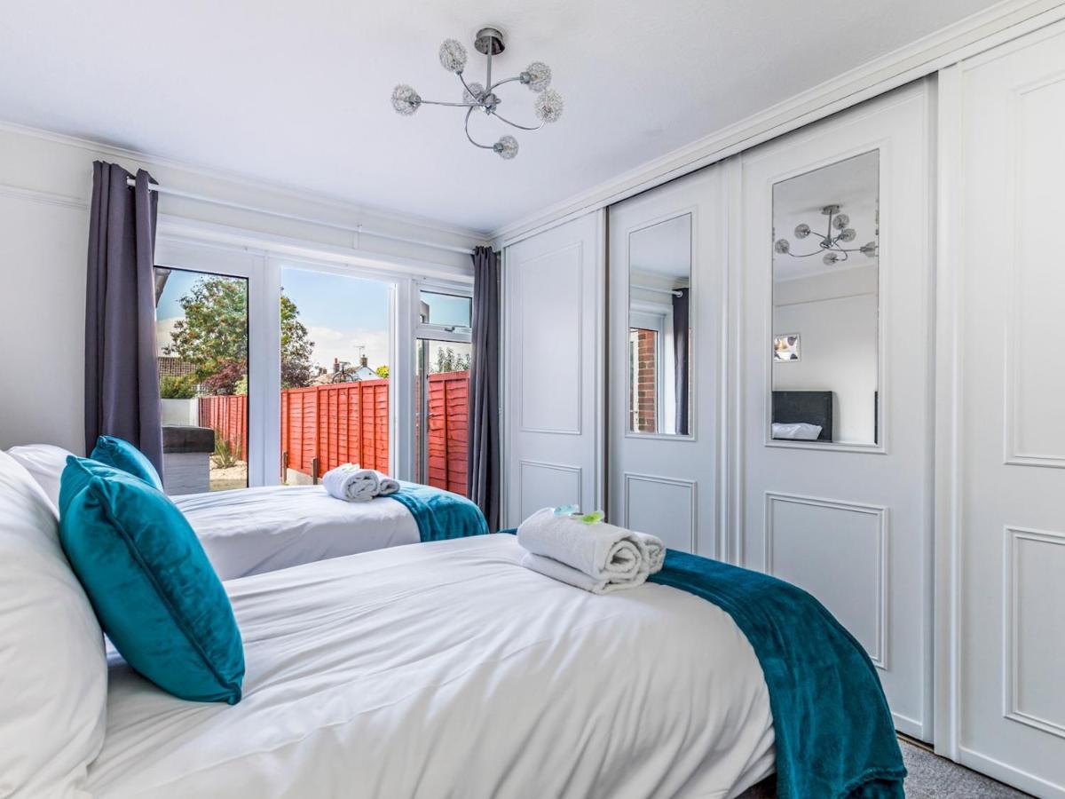 Pass The Keys Lovely Ground Floor Flat With Large Garden Чичестър Екстериор снимка
