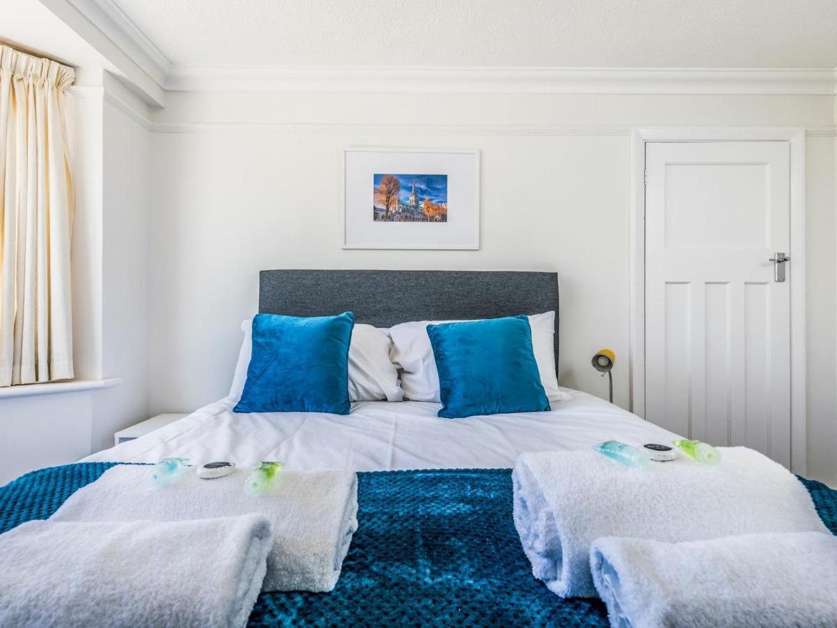 Pass The Keys Lovely Ground Floor Flat With Large Garden Чичестър Екстериор снимка